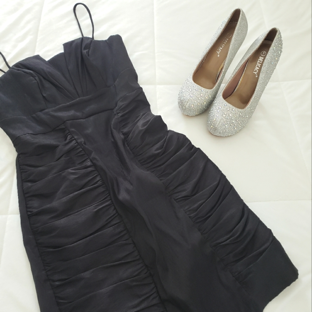 Tafed pleated bodycon mini dress